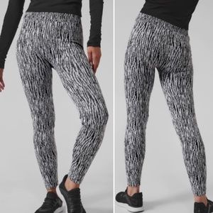 Athleta NWT Flurry Elemental Tight (M)